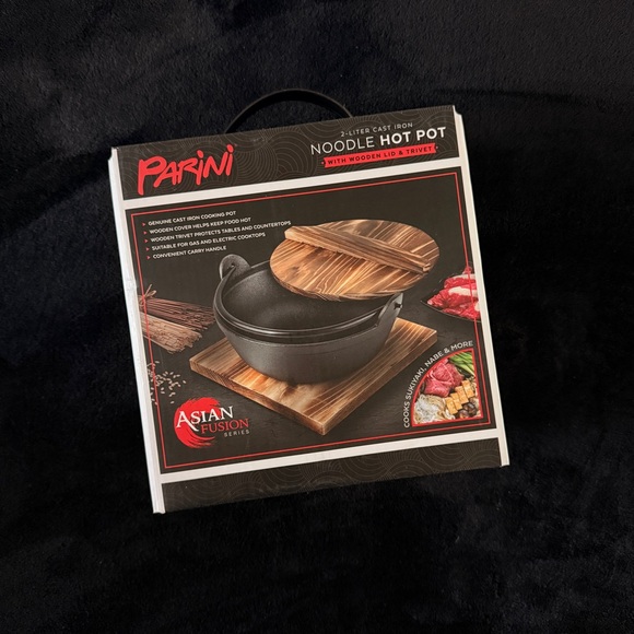 Asian Fusion Series Other - Asian Fusion Series 2 Liter Cast Iron Noodle Hot Pot With Wooden Lid & Trivet